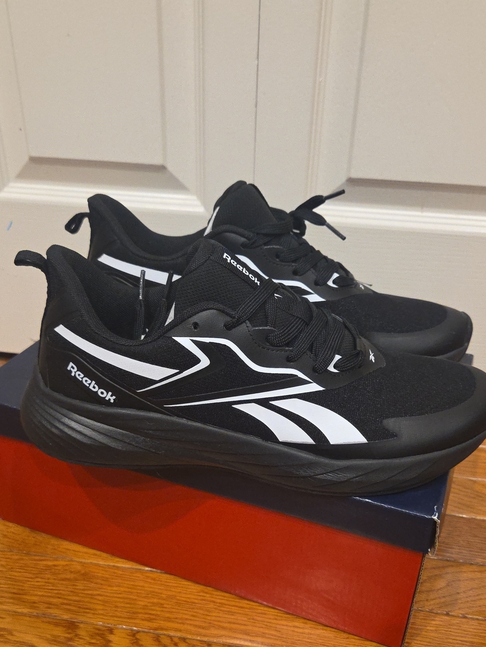 Men's Reebok Verse Black/White Shoes Size 12 NEW IN BOX